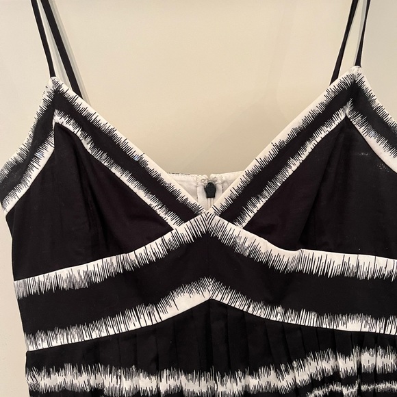 Black and white BCBG Max Aazria dress. Size 4. Perfect party dress. - Picture 5 of 8